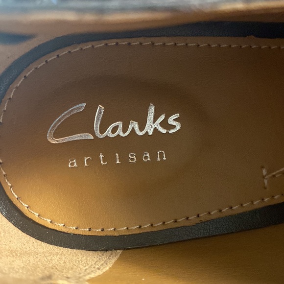 Clark’s women’s heeled ankle bootie. Never been worn. Size 10. - Picture 7 of 8